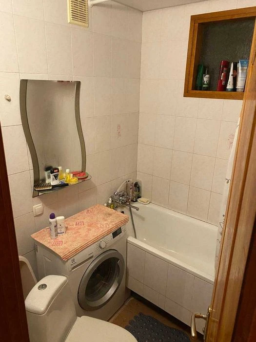Без комісії! Продаж 3 кімнатна з меблями по вул. Незалежної