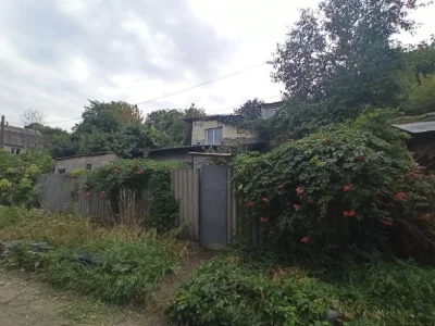 продається двоповерховий будинок