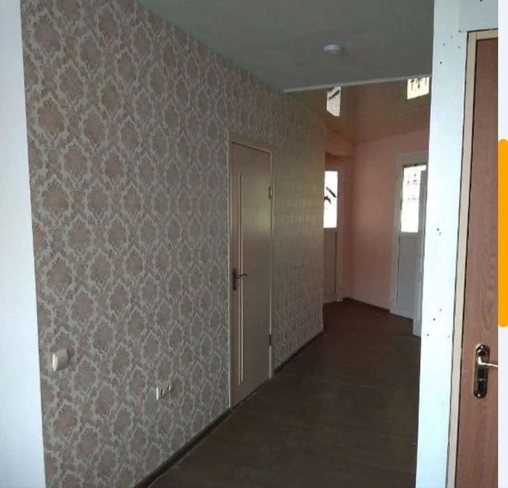 Продам будинок 3 поверхи (під хостел))