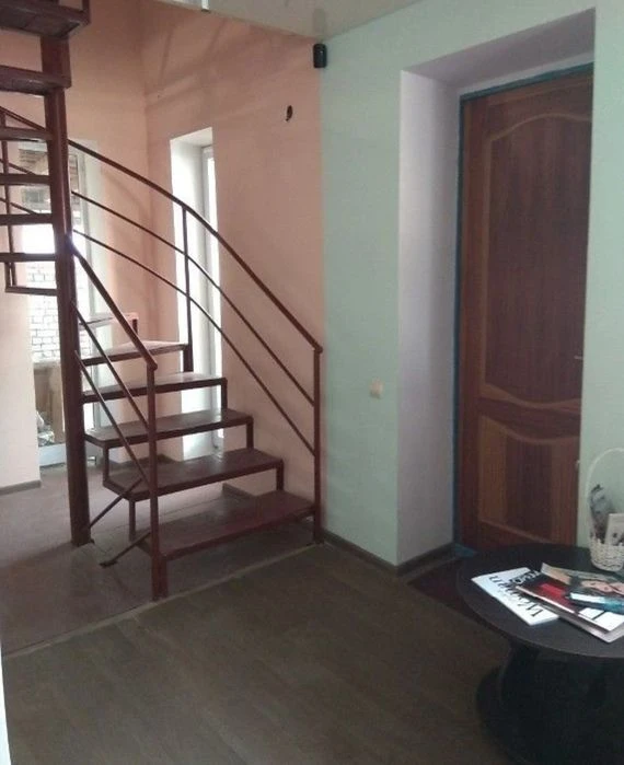 Продам будинок 3 поверхи (під хостел))