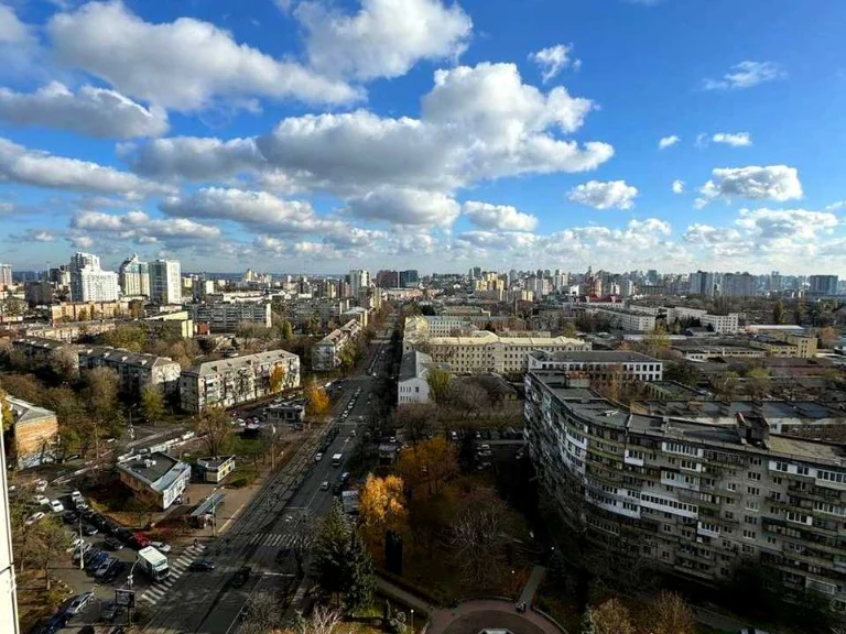Квартира. Київ, Дегтярівська вул., 17 к