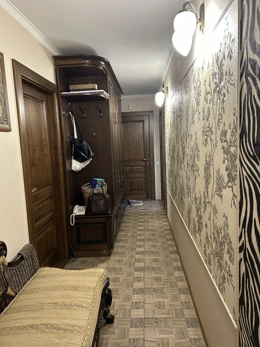 Продается 4 к/ квартира Корабельний р-н