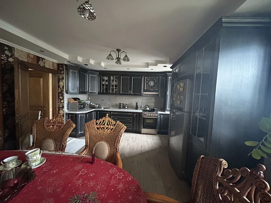 Продается 4 к/ квартира Корабельний р-н