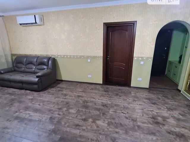 Продаж 3к квартири 75.4 кв. м на вул. Ревуцького 44 • ID 348