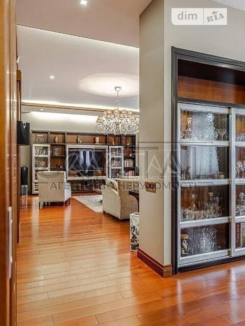 For sale 4-room apartment 240 sq. m. on Protasiv Yar 8 st. • ID 3468