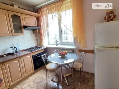 Довготривала оренда 3к квартири на вул. Мала Житомирська 10
