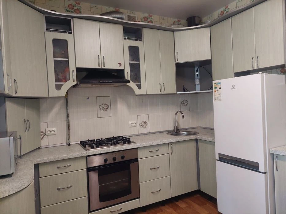 Продам 2к квартиру  1 поверх район Здибанки.