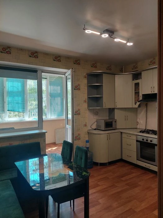Продам 2к квартиру  1 поверх район Здибанки.