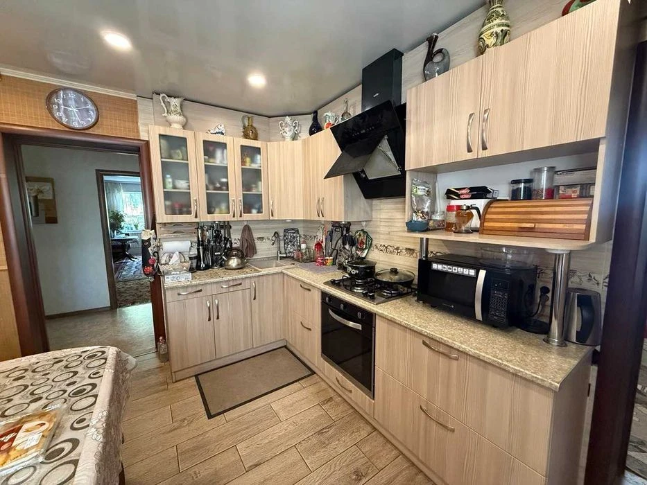 Продам дом 230 кв м со своим берегом озера, 3 км от Фрунзенс