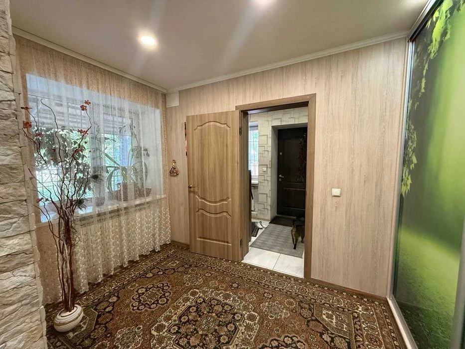 Продам дом 230 кв м со своим берегом озера, 3 км от Фрунзенс