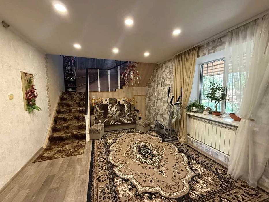 Продам дом 230 кв м со своим берегом озера, 3 км от Фрунзенс