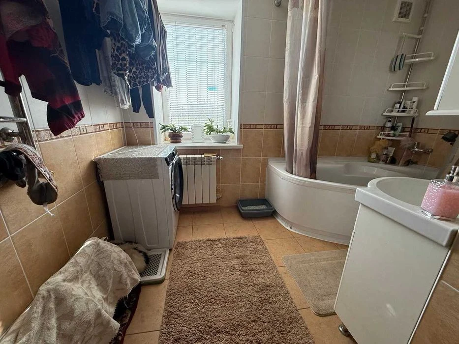 Продам дом 230 кв м со своим берегом озера, 3 км от Фрунзенс