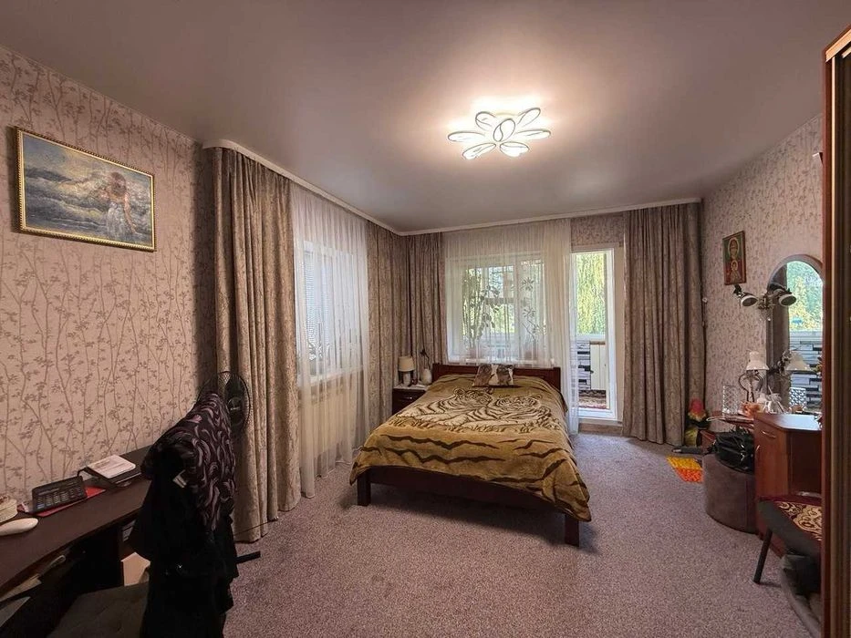Продам дом 230 кв м со своим берегом озера, 3 км от Фрунзенс