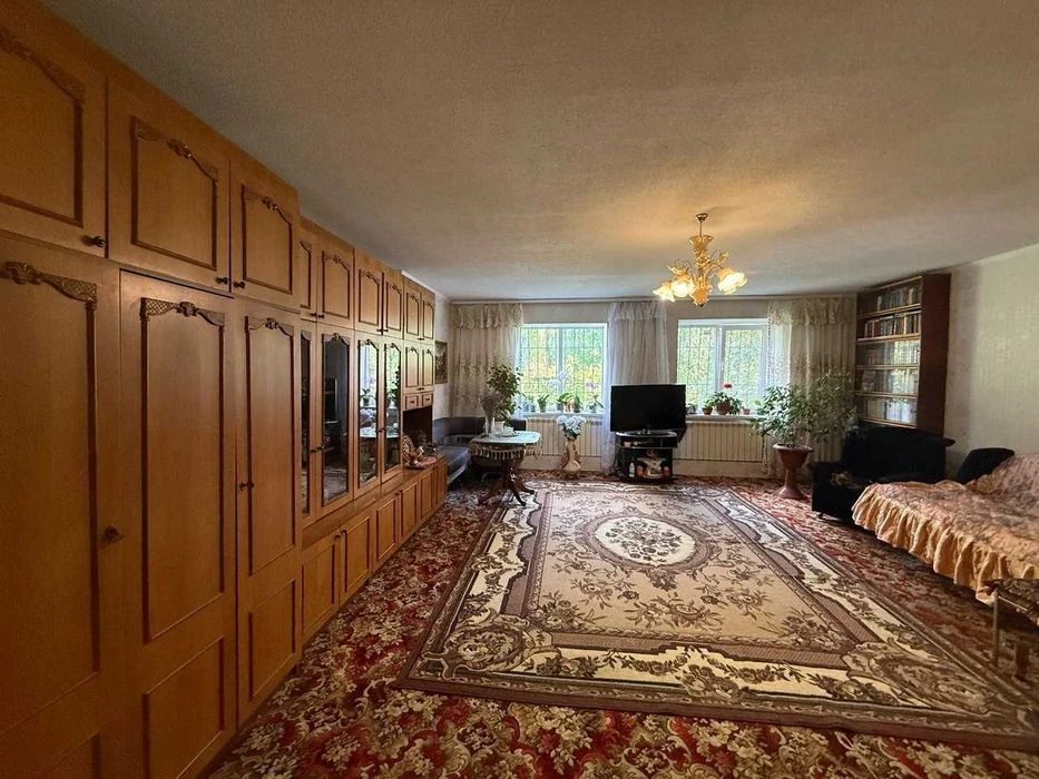 Продам дом 230 кв м со своим берегом озера, 3 км от Фрунзенс