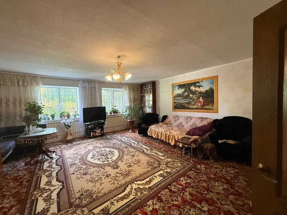Продам дом 230 кв м со своим берегом озера, 3 км от Фрунзенс