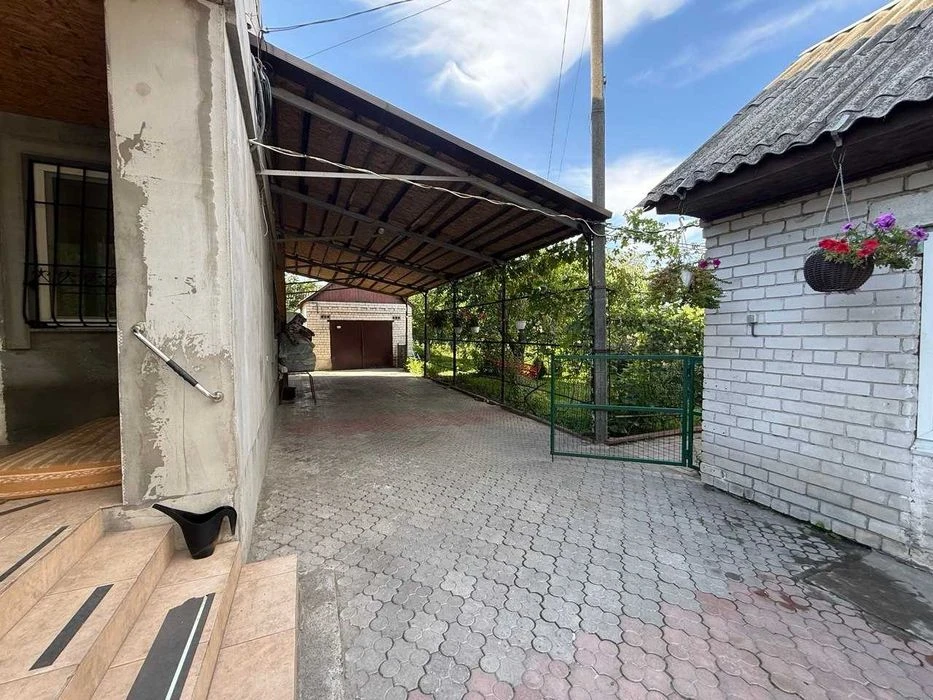 Продам дом 230 кв м со своим берегом озера, 3 км от Фрунзенс
