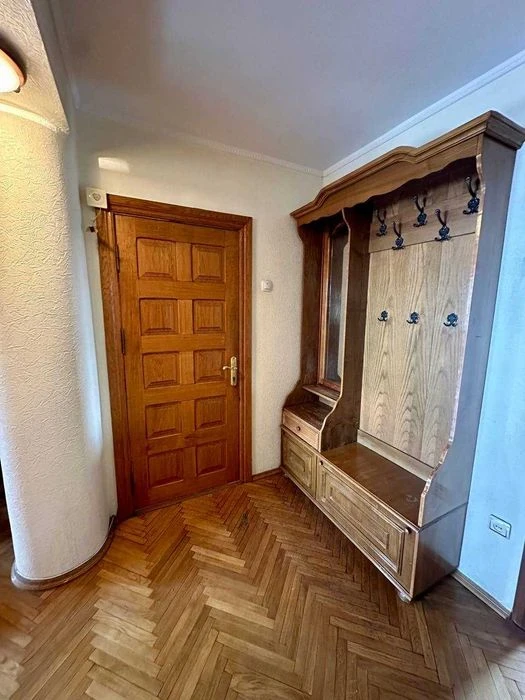 Продам 4 кімнатну квартиру в хорошій локації міста