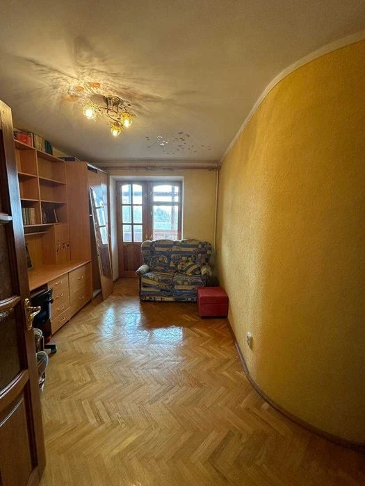 Продам 4 кімнатну квартиру в хорошій локації міста