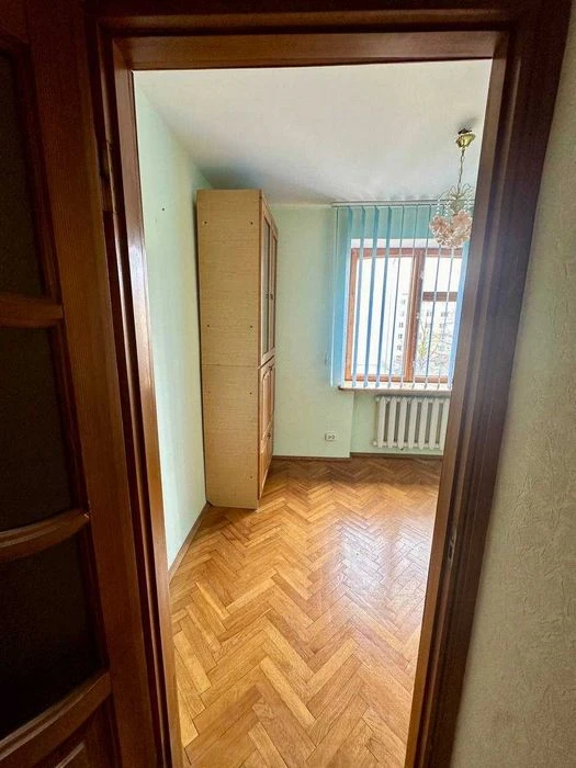 Продам 4 кімнатну квартиру в хорошій локації міста