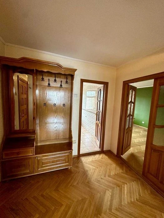 Продам 4 кімнатну квартиру в хорошій локації міста