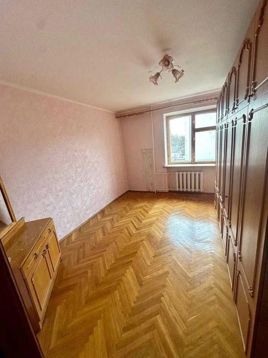 Продам 4 кімнатну квартиру в хорошій локації міста