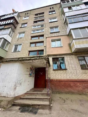 Продам 4 кімнатну квартиру в хорошій локації міста