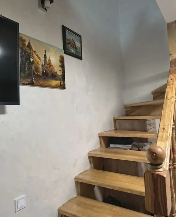 V Продаж дворівневої квартири в цегляному будинку