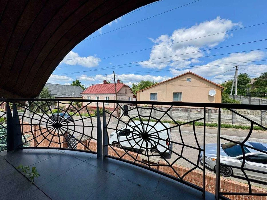 Продам стильний будинок з ремонтом, супер розташування !