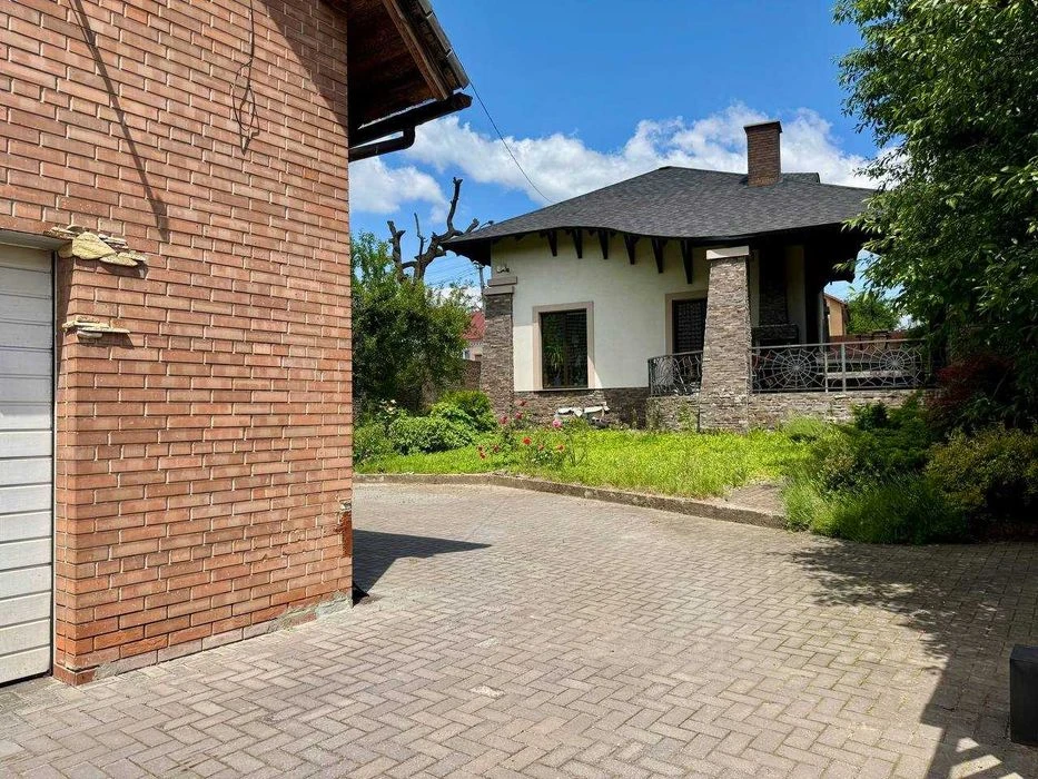 Продам стильний будинок з ремонтом, супер розташування !
