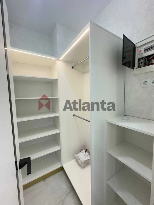 Renovated 1-room apartment with a direct sea view in residential complex Pos