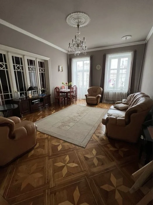 Від ВЛАСНИКА! Продаж 3-кімнатної квартири в центрі Львова