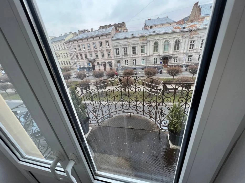 Від ВЛАСНИКА! Продаж 3-кімнатної квартири в центрі Львова