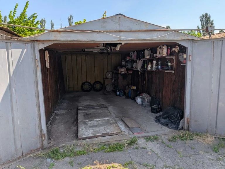 Продам гараж в кооперативі "Салют"
