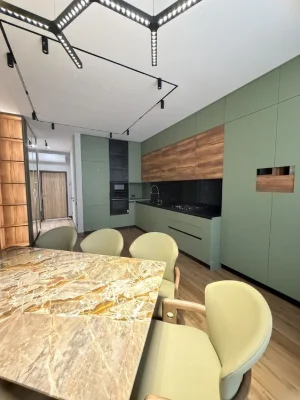 В продаже квартира с новым ремонтом в нескольких минутах от