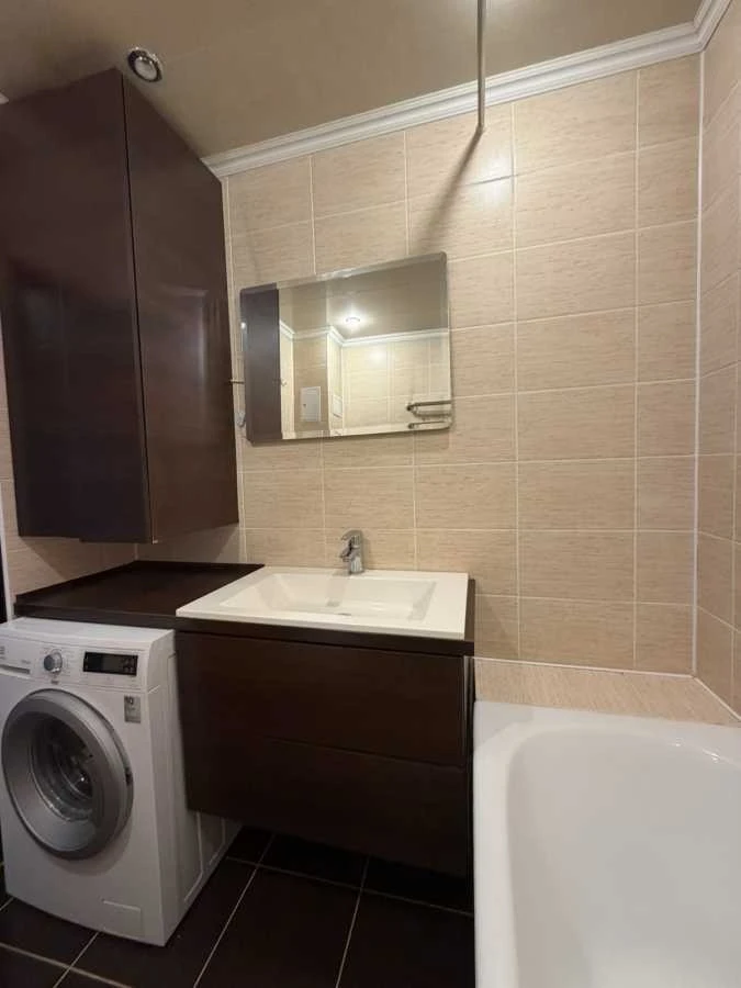 Продаж 1-кімнатної квартири 56 м², Бориспільська вул., 6