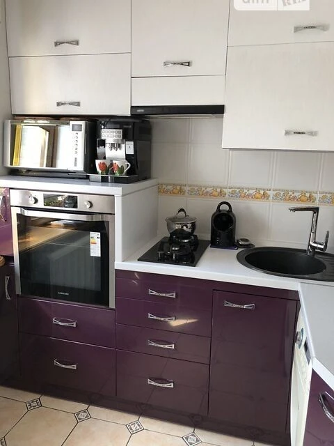 Продаж 3к квартири 47 кв. м на вул. Миколи Василенка 4 • ID