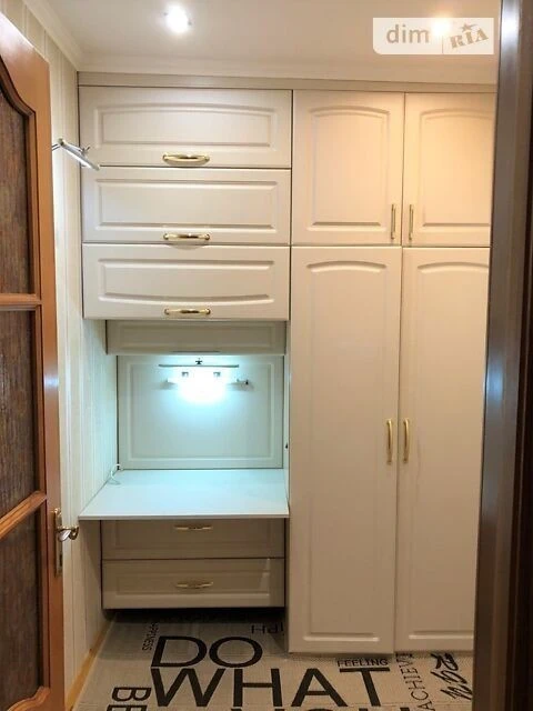 Продаж 3к квартири 47 кв. м на вул. Миколи Василенка 4 • ID