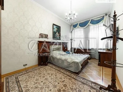 Продаж 4к квартири 135 кв. м на вул. В'ячеслава Липинського