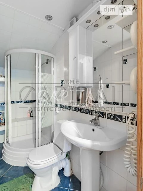 Продаж 4к квартири 135 кв. м на вул. В'ячеслава Липинського