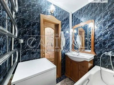 Продаж 4к квартири 135 кв. м на вул. В'ячеслава Липинського