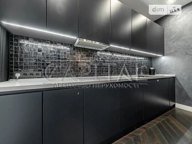 Продаж 3к квартири 125 кв. м на вул. Андрія Верхогляда 1-20А
