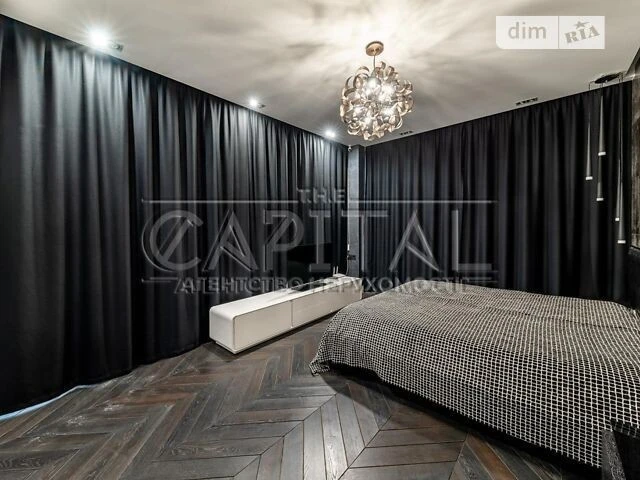 Продаж 3к квартири 125 кв. м на вул. Андрія Верхогляда 1-20А