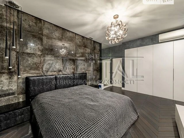 Продаж 3к квартири 125 кв. м на вул. Андрія Верхогляда 1-20А