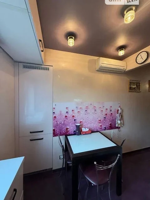 Продаж 2к квартири 44 кв. м на вул. Донецька 61 • ID 3482349