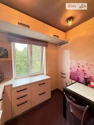 Продаж 2к квартири 44 кв. м на вул. Донецька 61 • ID 3482349