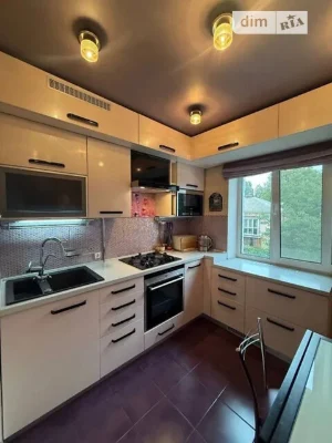 Продаж 2к квартири 44 кв. м на вул. Донецька 61 • ID 3482349