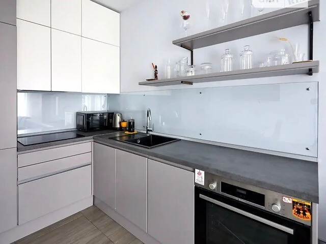 Продаж 2к квартири 45 кв. м на вул. Регенераторна 4 корпус 3