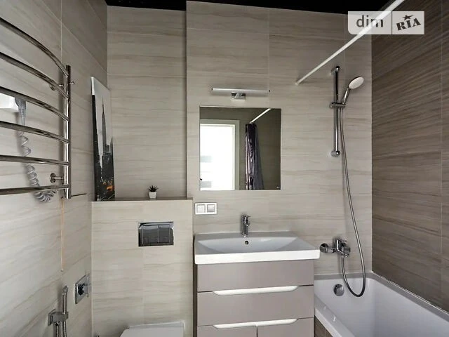 Продаж 2к квартири 45 кв. м на вул. Регенераторна 4 корпус 3