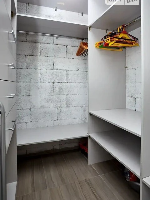 Продаж 2к квартири 45 кв. м на вул. Регенераторна 4 корпус 3
