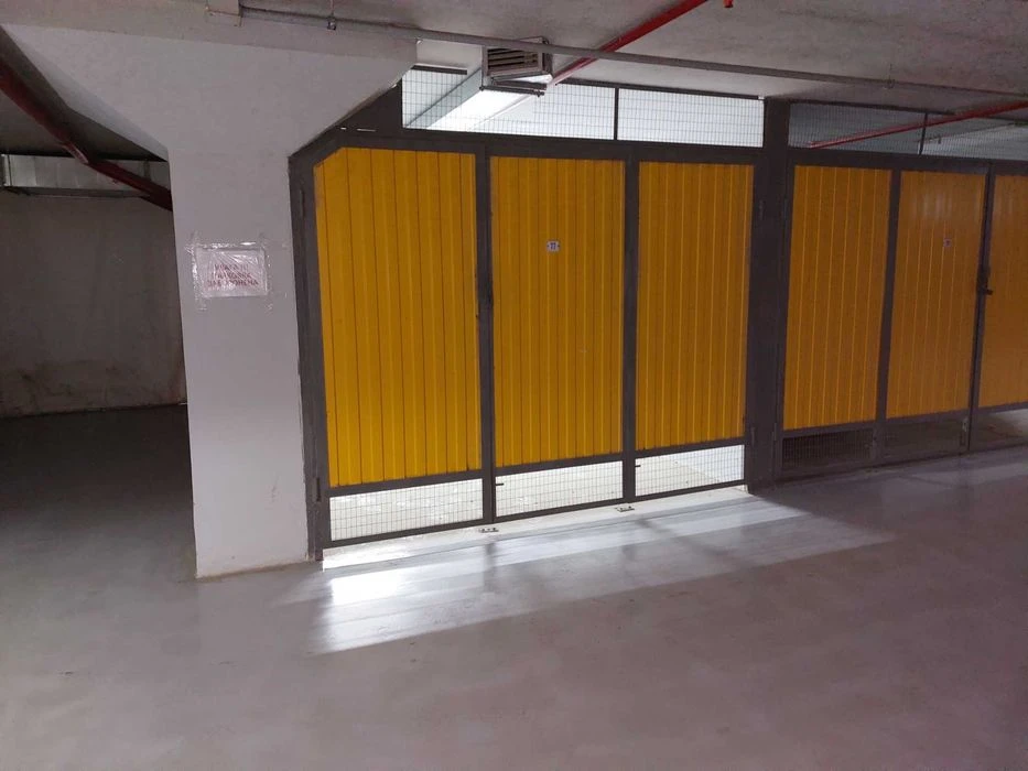 Продам гараж/паркомісце вул. Старонаводницька 10-А, ЖК Інтер